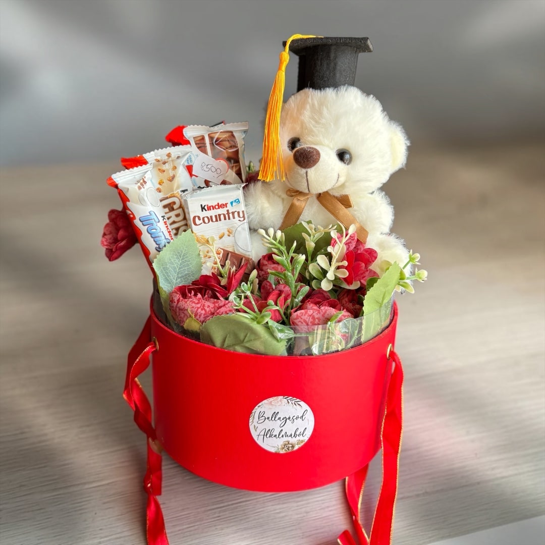 Ballagási box - macival, kinderrel